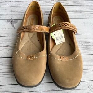 Thom McAn Womens Mary Jane Flats Tan Leather Laser Cut Strap 8.5 M NEW Deadstock